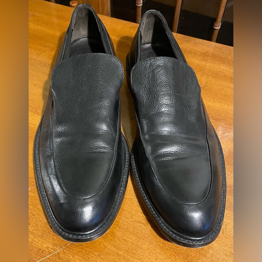 Men's GUCCI classic black leather slip-on loafers. 10D. *EUC* Quiet Luxury - Picture 2 of 13